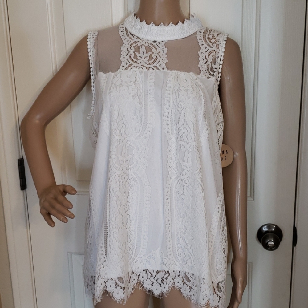NWT White Sleevless Lace Blouse